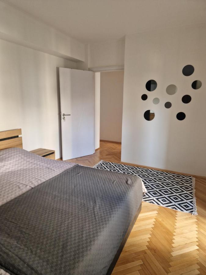 Comfy Center Apartment スコピエ エクステリア 写真